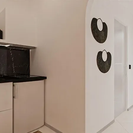 Christine Apartment