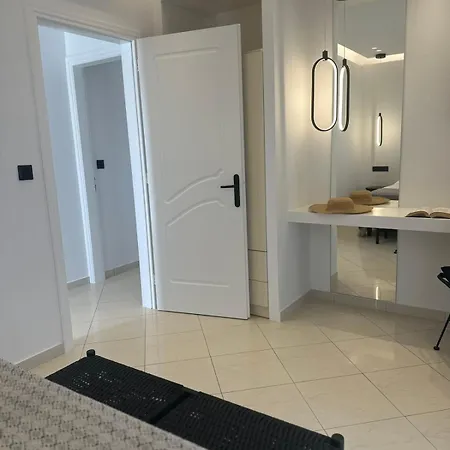 Christine Apartment *