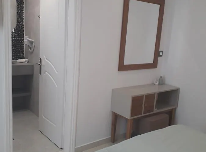 克里斯蒂娜公寓 *